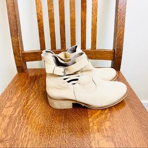 Coolway Suede cutout booties New without tags